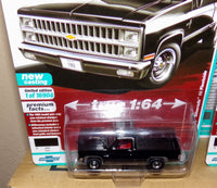 AUTO WORLD MUSCLE TRUCKS 1982 CHEVY SILVERADO 10 FLEETSIDE black SQUARE